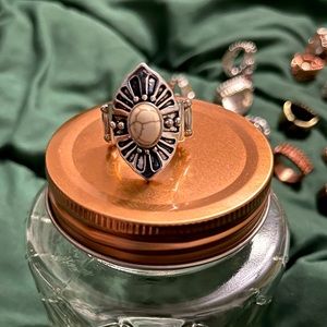 Paparazzi Rings- Stretchable band
All paparazzi Jewelry- 3 for $10